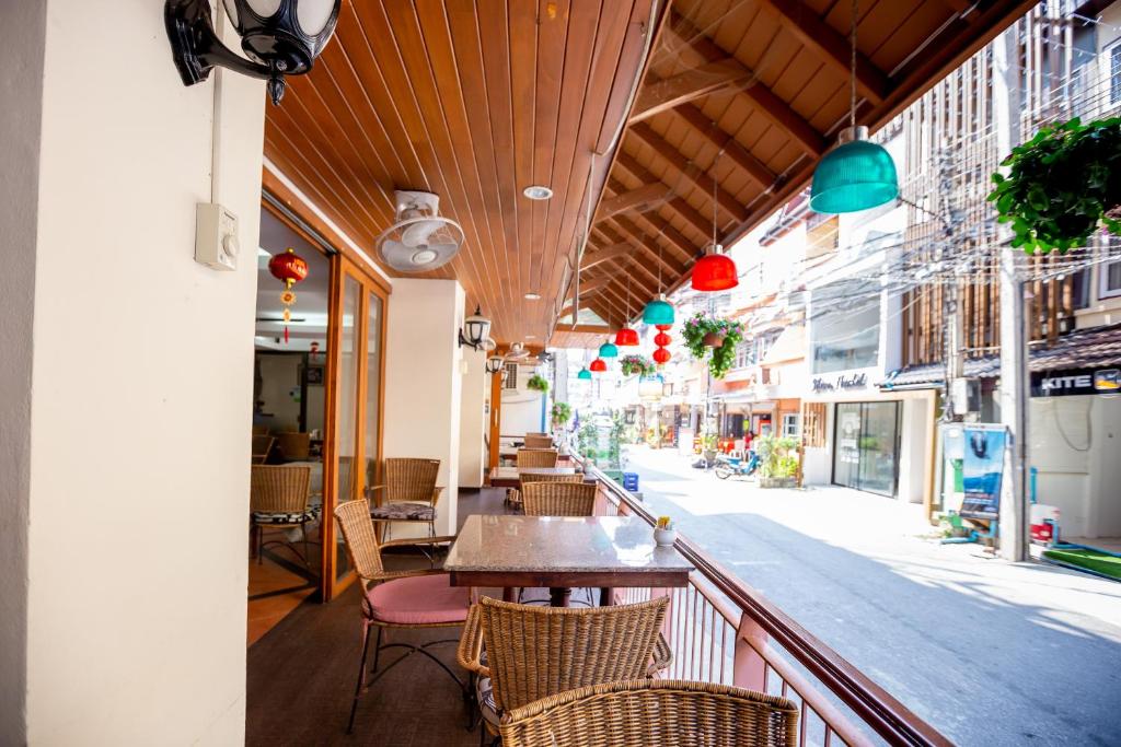 Restaurace v ubytování Thipurai Beach Hotel