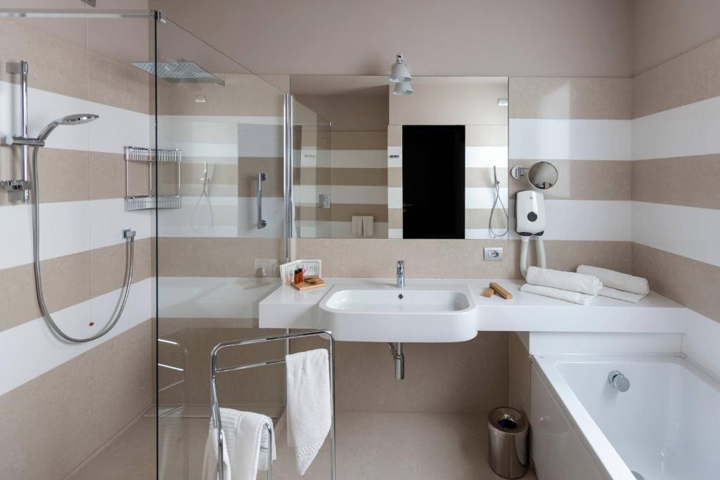 Koupelna v ubytování Hotel Vittoria