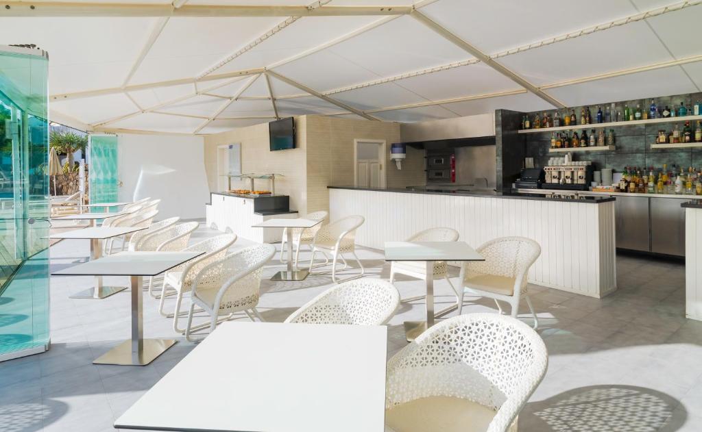 Posezení v ubytování Boutique Hotel H10 White Suites - Adults Only