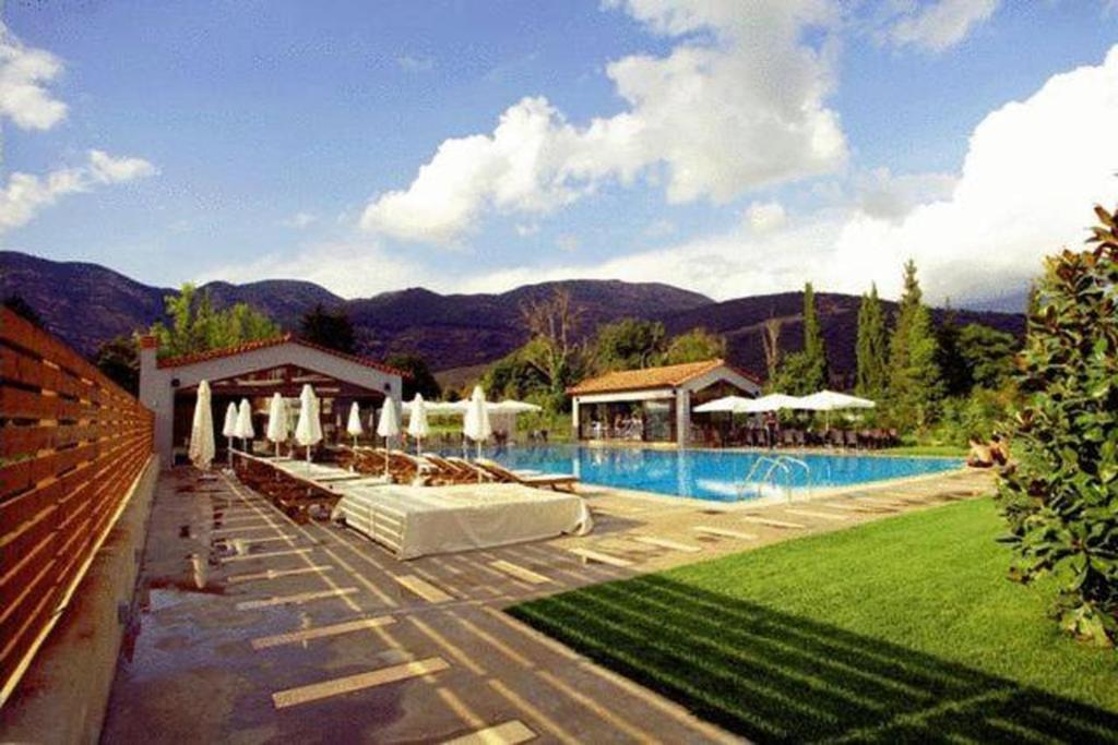 Bazén v ubytování Mont Helmos Hotel nebo v jeho okolí