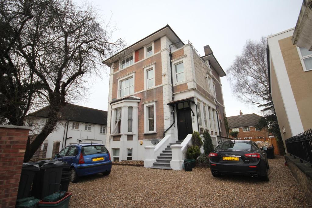 Great West Road Apartments [ Flat C ]