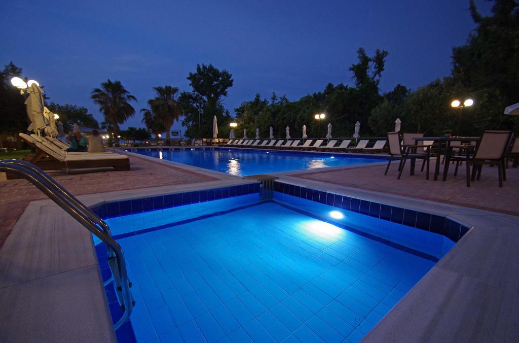 Bazén v ubytování Sun Beach Hotel nebo v jeho okolí