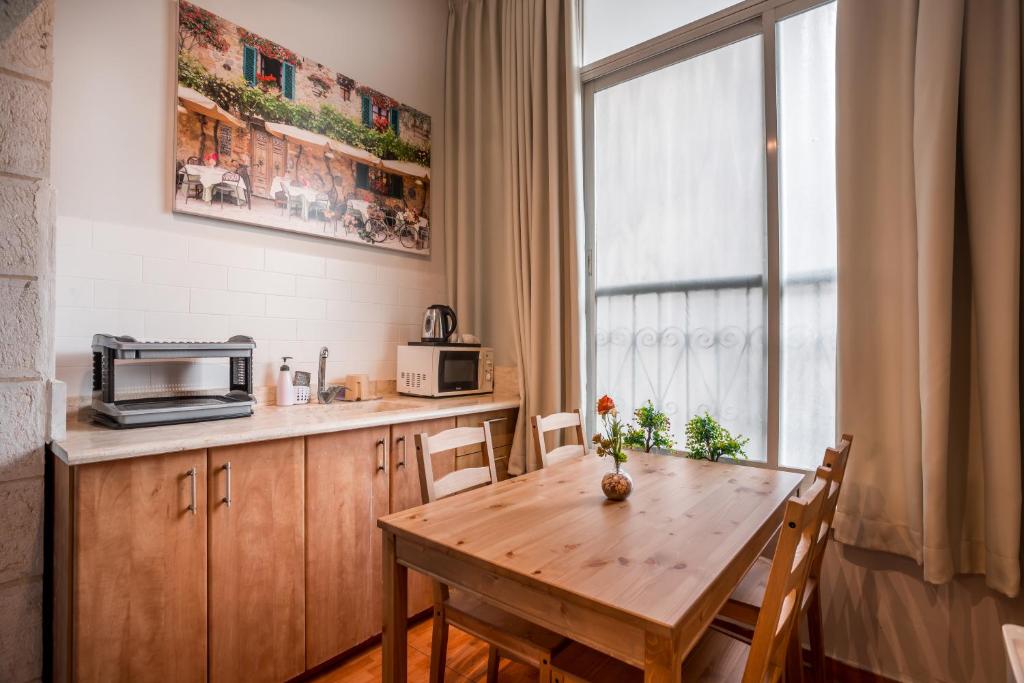 Kuchyň nebo kuchyňský kout v ubytování Avital Hotel
