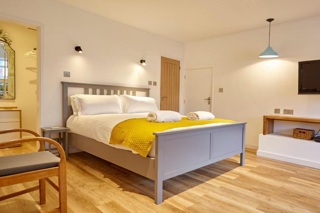 a bedroom with a bed with two towels on it at The Mural - City Centre - Your Apartment in Bristol