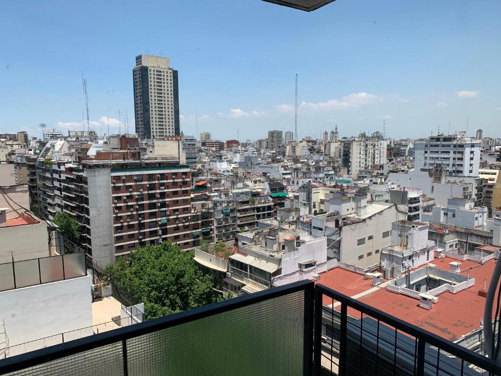 - Balcón con vistas a la ciudad en Gran Departamento zona Alto Palermo en Buenos Aires