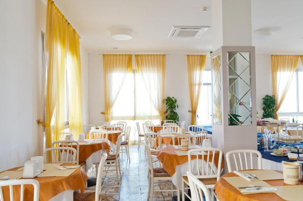 Restaurace v ubytování Hotel Ideale Mare
