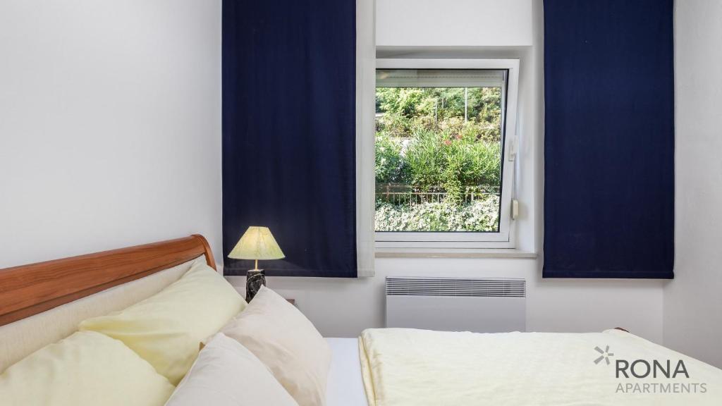 Posteľ alebo postele v izbe v ubytovaní Rona apartment Smokva 3