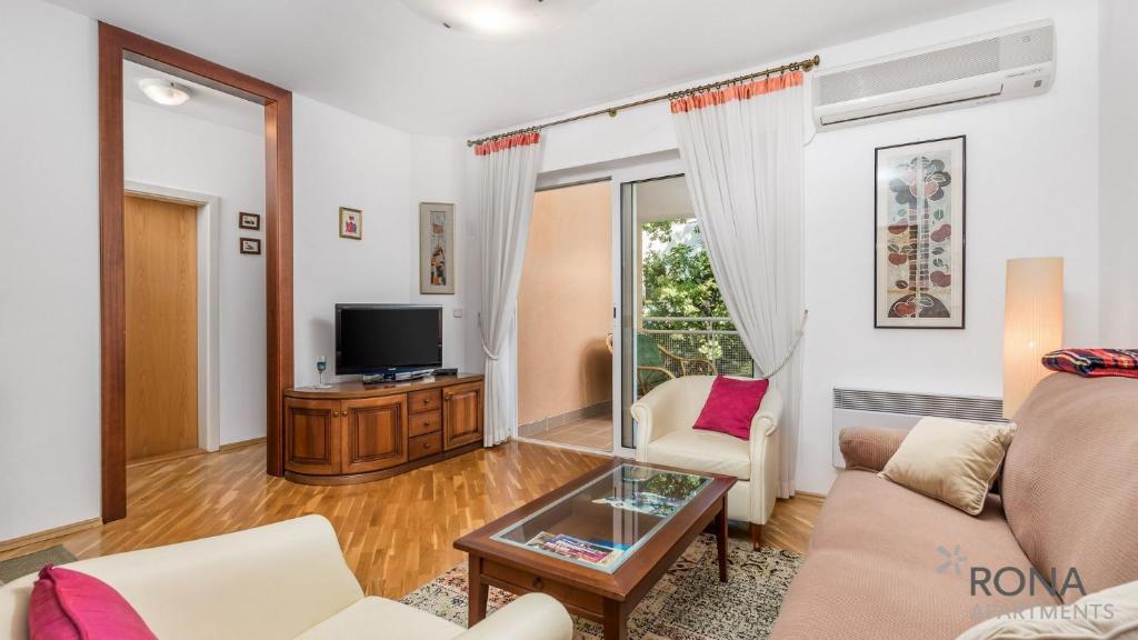 Televízia a/alebo spoločenská miestnosť v ubytovaní Rona apartment Smokva 3