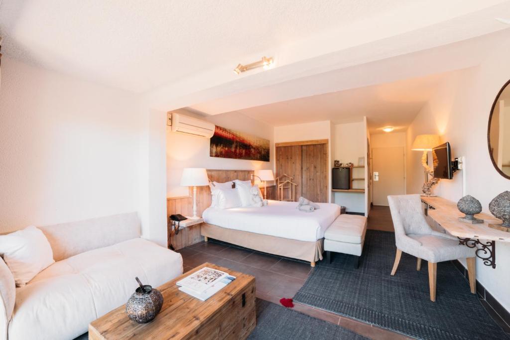 Postel nebo postele na pokoji v ubytování Hôtel Font Mourier