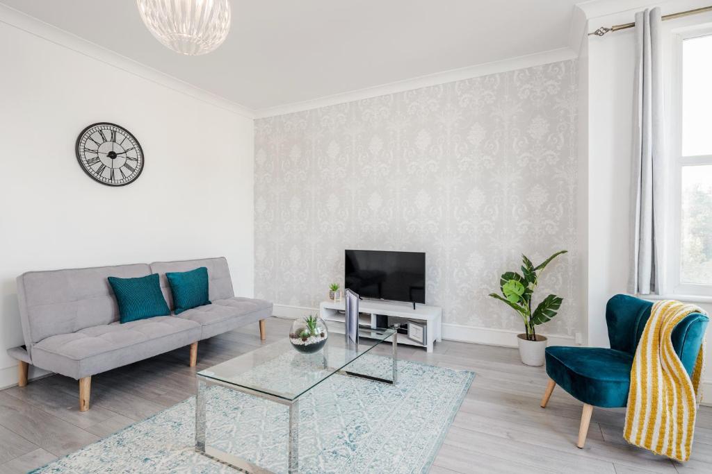 2bed Luxury Apartment - East London - by Damask Homes