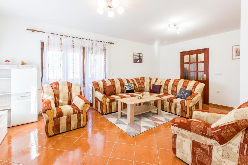 Posedenie v ubytovaní Relaxing apartment Josip - peaceful area