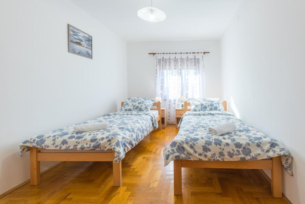 Posteľ alebo postele v izbe v ubytovaní Relaxing apartment Josip - peaceful area
