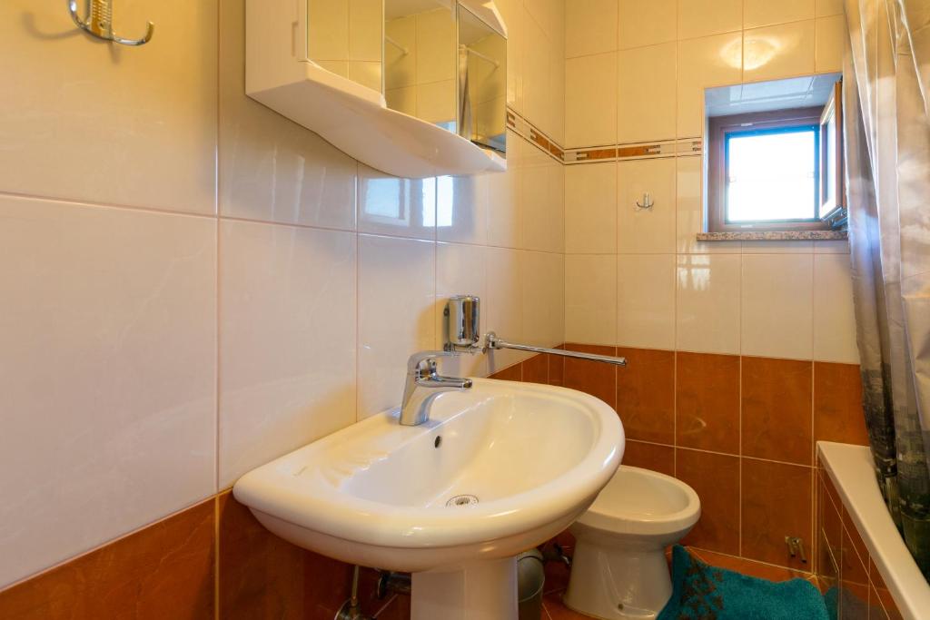 Kúpeľňa v ubytovaní Relaxing apartment Josip - peaceful area
