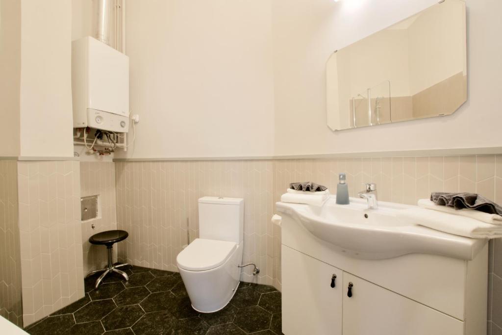 Kúpeľňa v ubytovaní Standard Apartment by Hi5 - Kecskemeti street suite