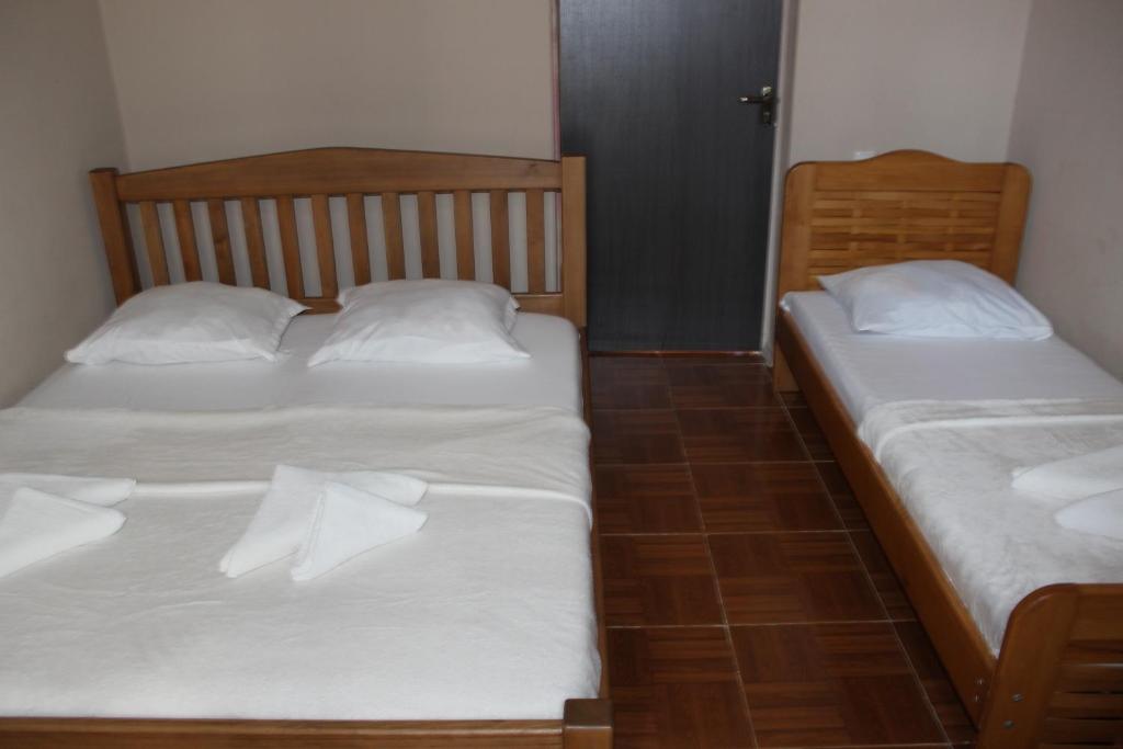 Postel nebo postele na pokoji v ubytování Tornado Hotel