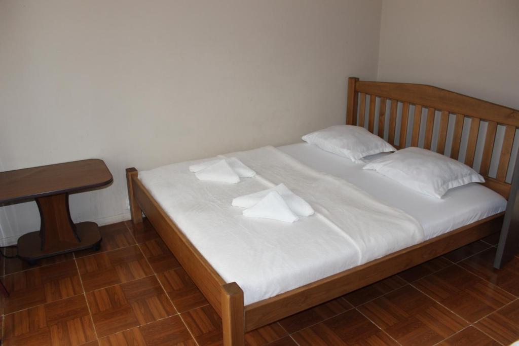Postel nebo postele na pokoji v ubytování Tornado Hotel