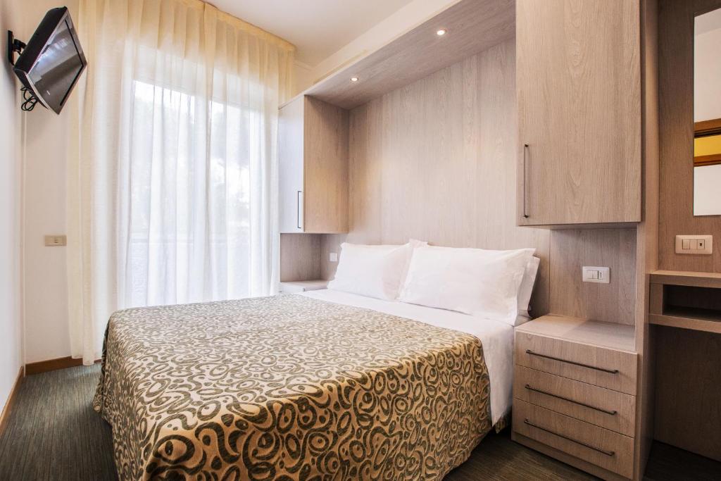 A bed or beds in a room at Hotel Bassetti