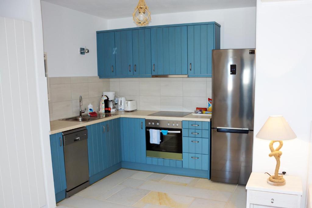 Kuchnia lub aneks kuchenny w obiekcie White Blue Houses & Apartments Paros