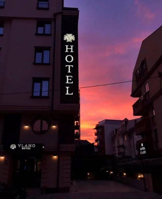 Východ nebo západ slunce při pohledu z hotelu nebo okolí