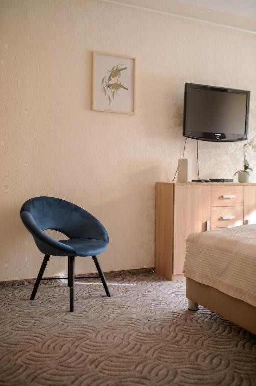 A television and/or entertainment centre at Lujzi apartman