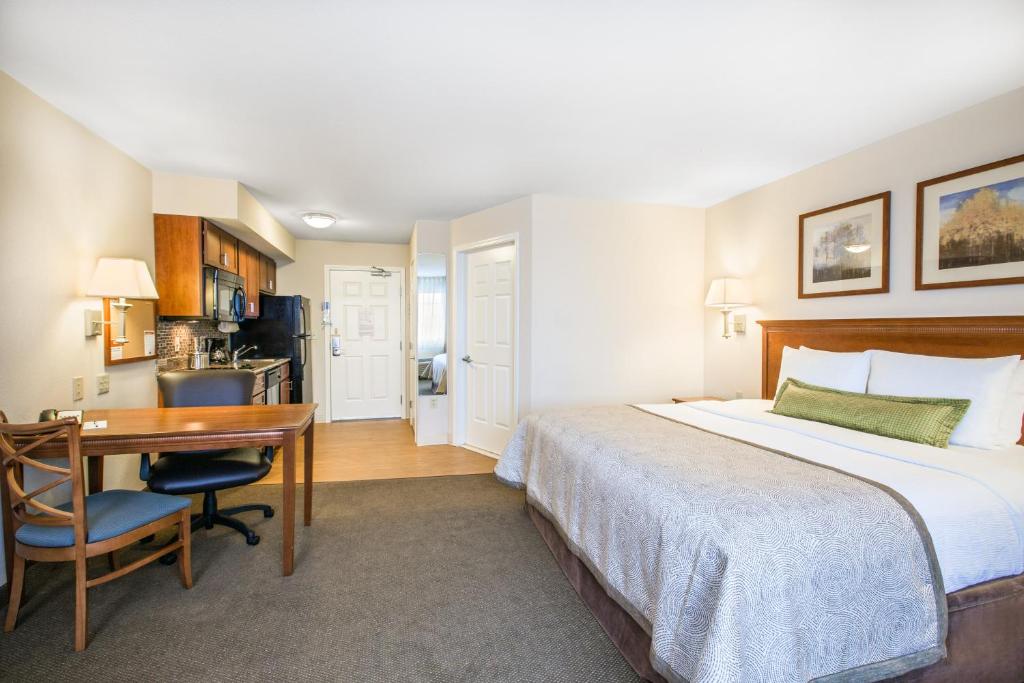 Candlewood Suites Pittsburgh-Cranberry by IHG photo