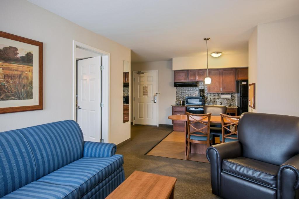 Candlewood Suites Pittsburgh-Cranberry by IHG photo