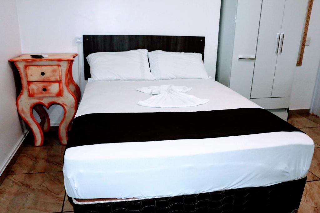 Postel nebo postele na pokoji v ubytování Hotel Edinik