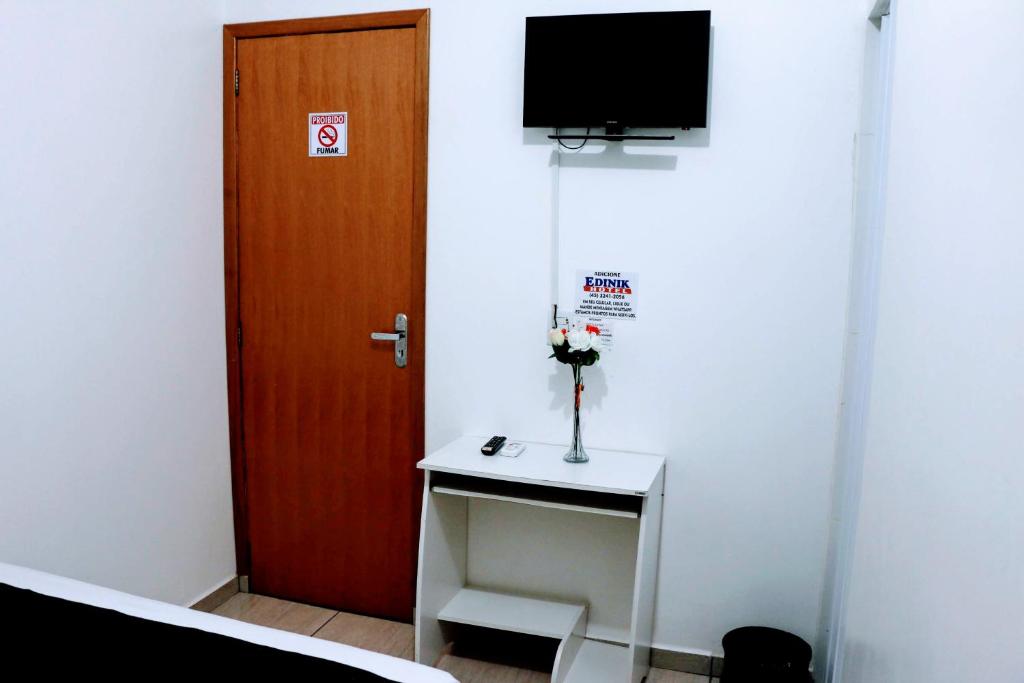 TV a/nebo společenská místnost v ubytování Hotel Edinik