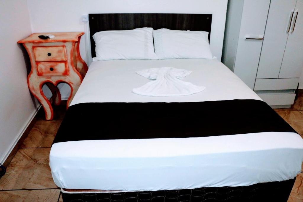 Postel nebo postele na pokoji v ubytování Hotel Edinik
