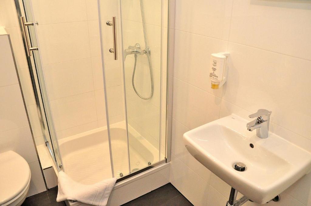 Koupelna v ubytování Hotel Am Martinsberg