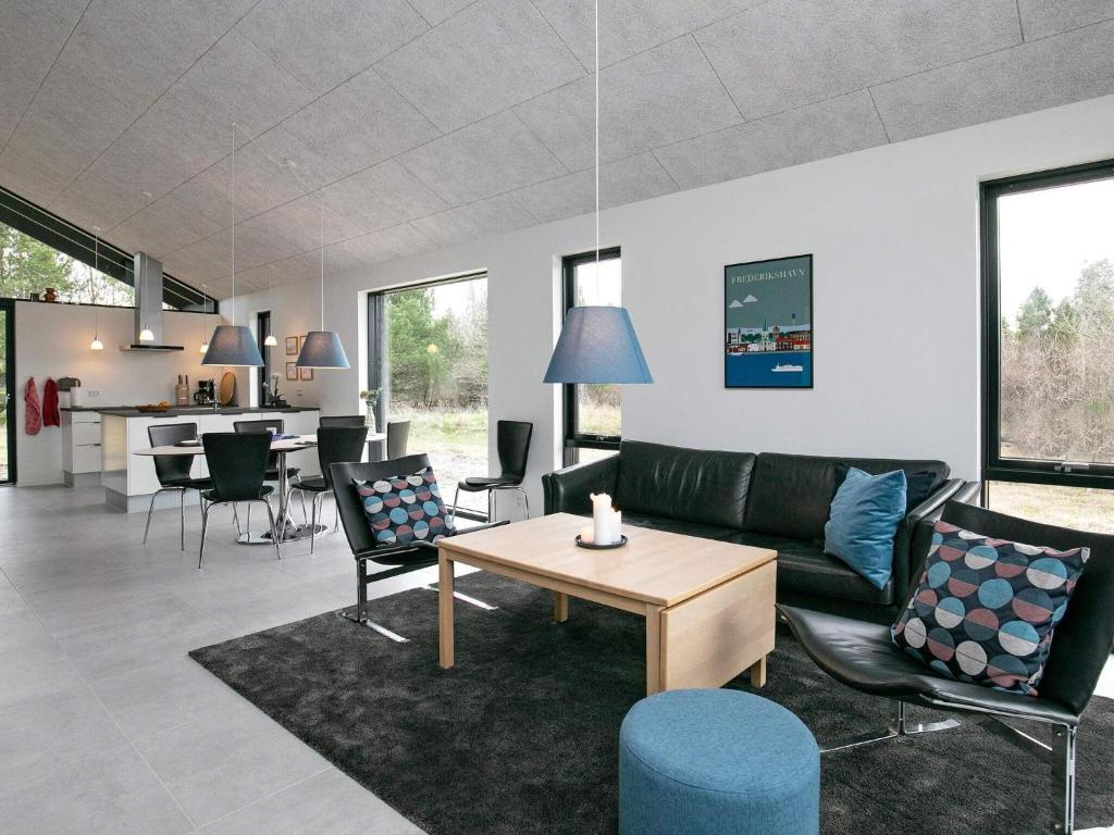 TV a/nebo společenská místnost v ubytování Holiday home Jerup XXXII