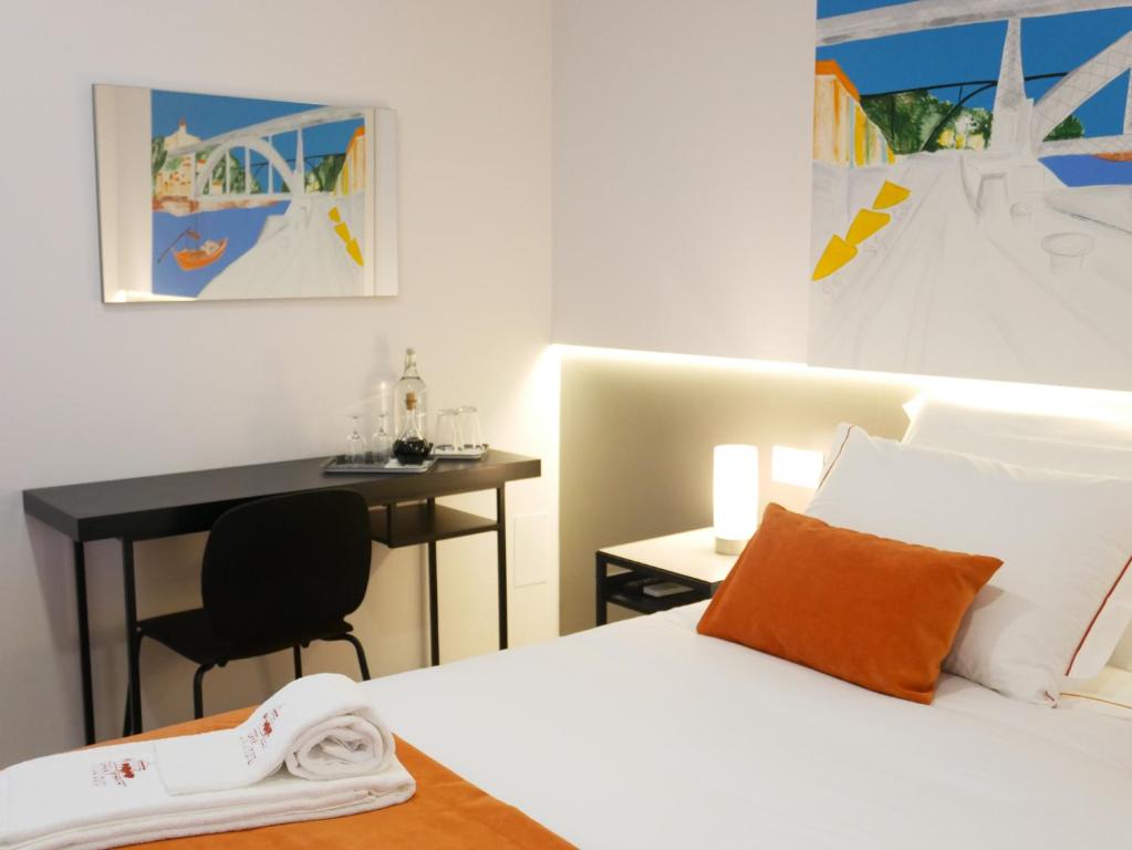 Cama ou camas em um quarto em Serra do Pilar Porto Suites