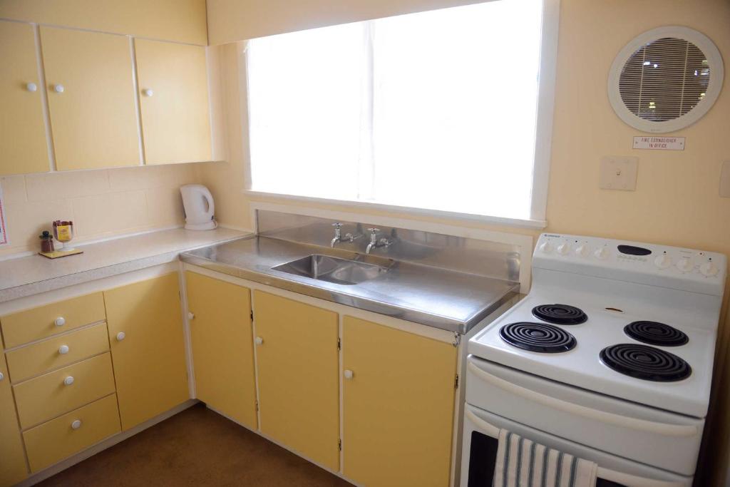 Kuchyň nebo kuchyňský kout v ubytování Classic Motel