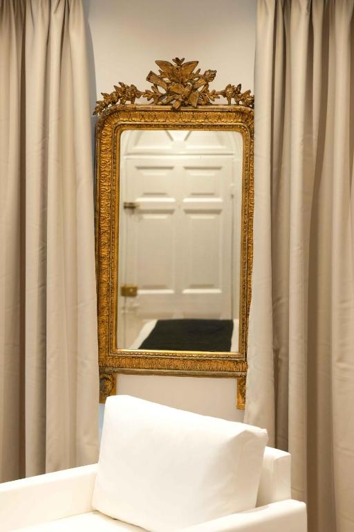 Łóżko lub łóżka w pokoju w obiekcie Porta Reale Suite by CorfuEscapes