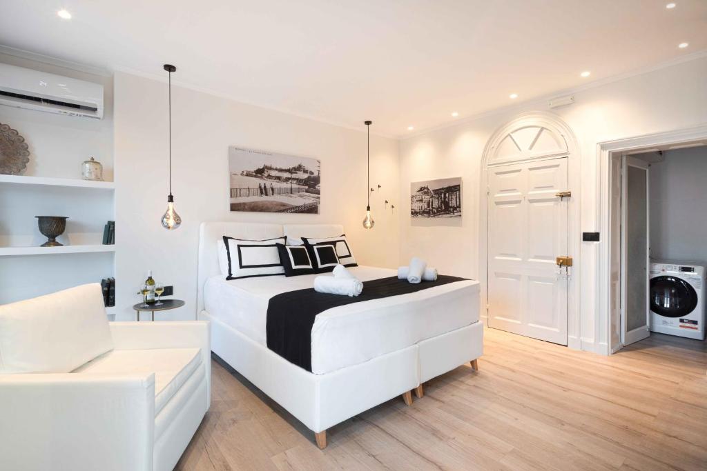 Łóżko lub łóżka w pokoju w obiekcie Porta Reale Suite by CorfuEscapes