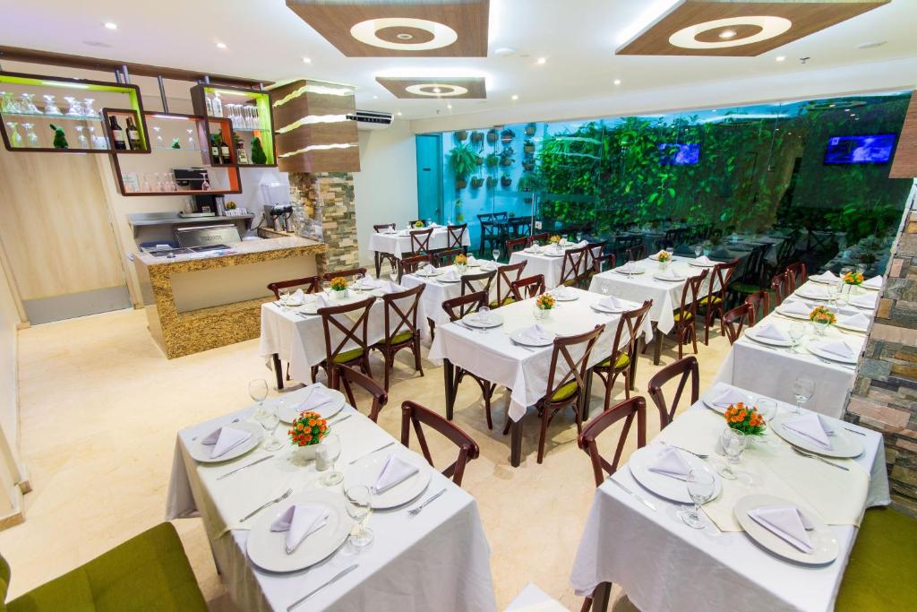 Restaurace v ubytování Hotel Aixo Suites By GEH Suites