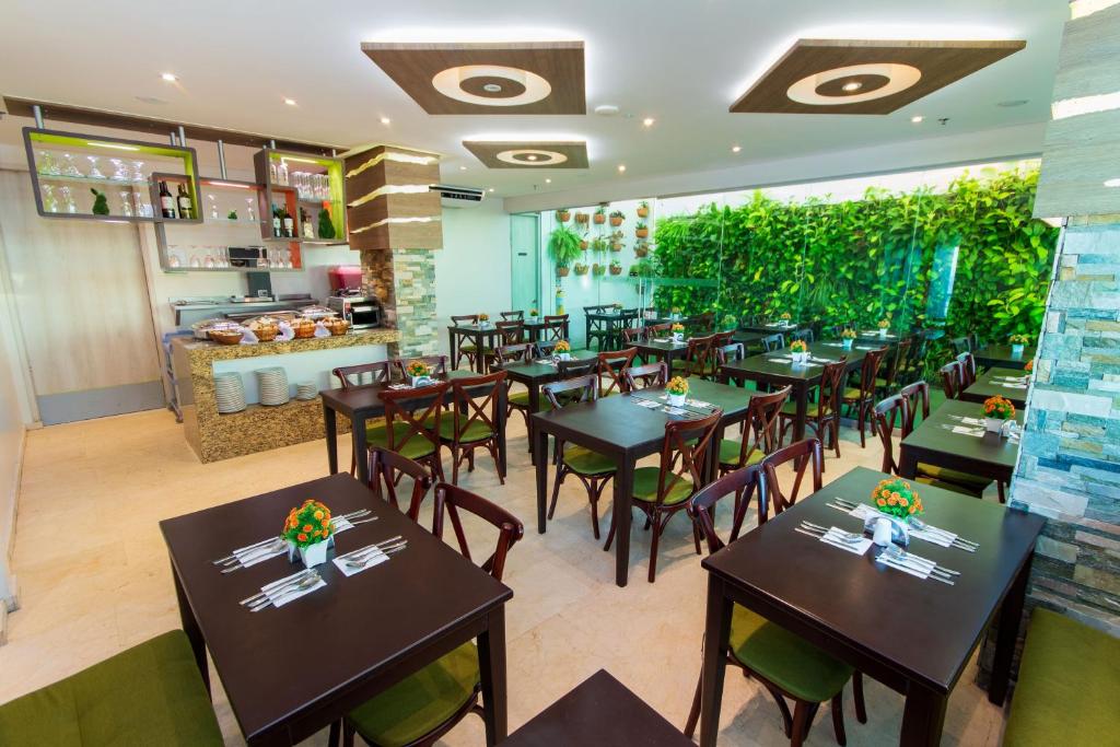 Restaurace v ubytování Hotel Aixo Suites By GEH Suites