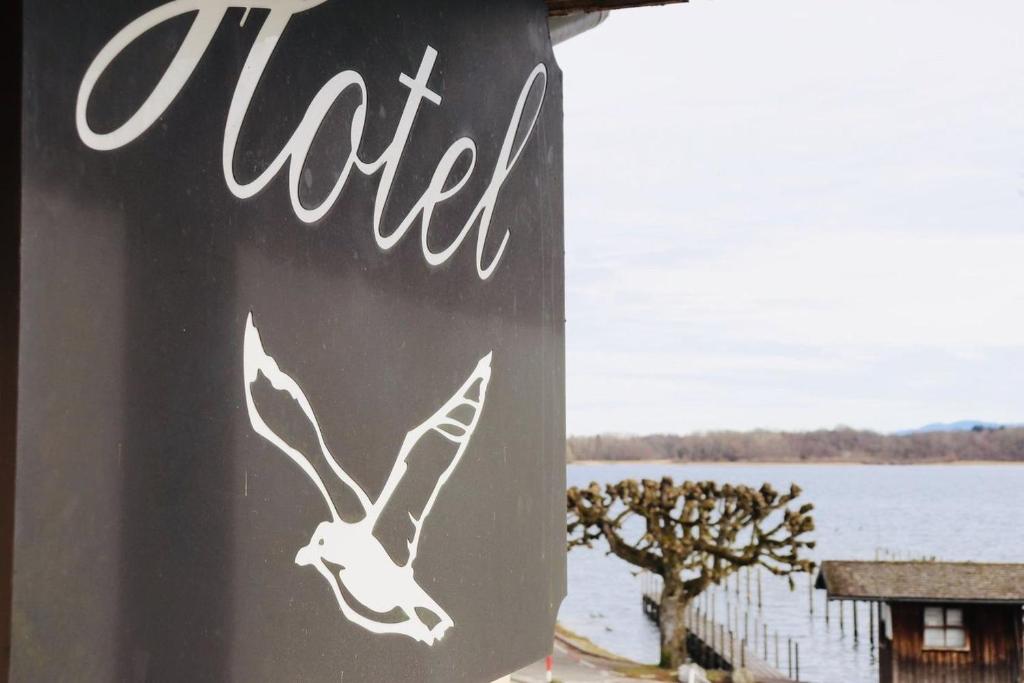 Výhled na řeku, která protéká v blízkosti hotelu
