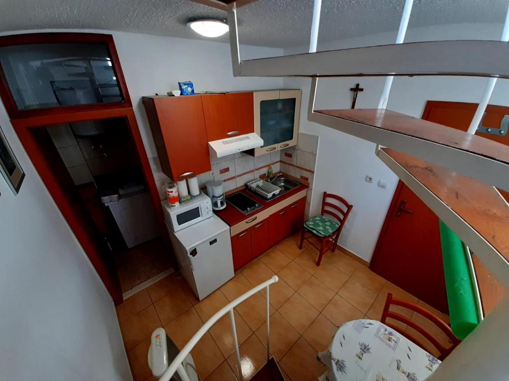Kuchyň nebo kuchyňský kout v ubytování Rosmarinus Rubic studio