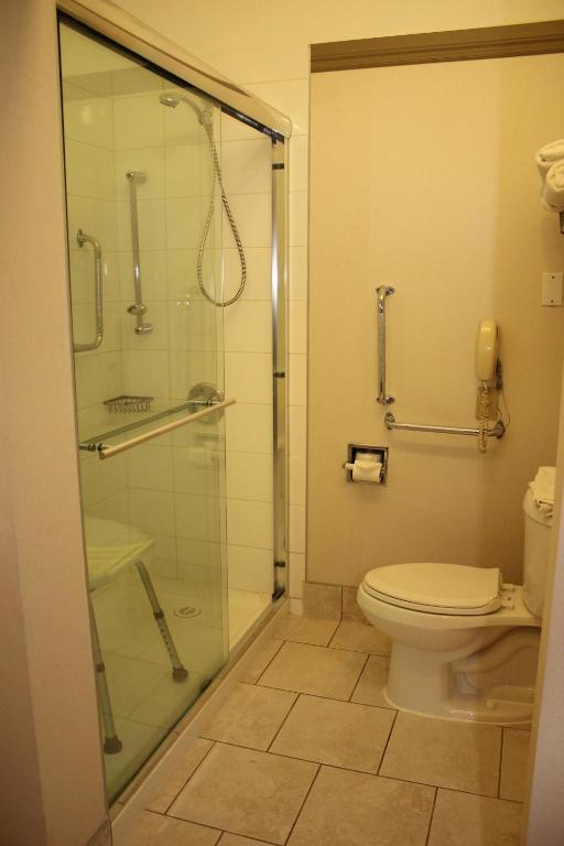 Ramada by Wyndham Edmonton South - Resim 39