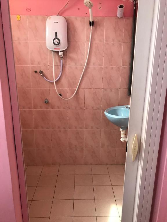 A bathroom at Hotel Cahaya