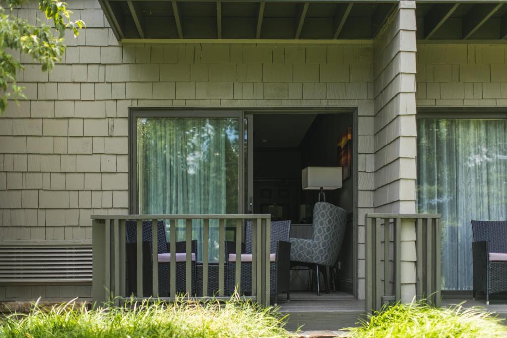 The Ridges Resort on Lake Chatuge - Lakeside Two Queen