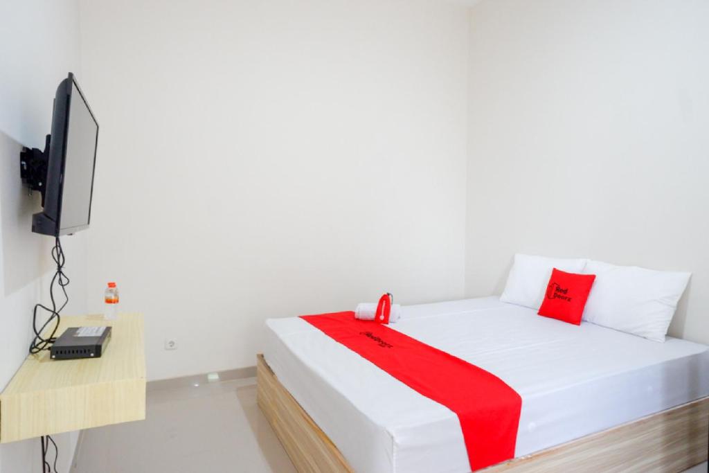 RedDoorz near Pacific Mall Tegal 2 - Housity