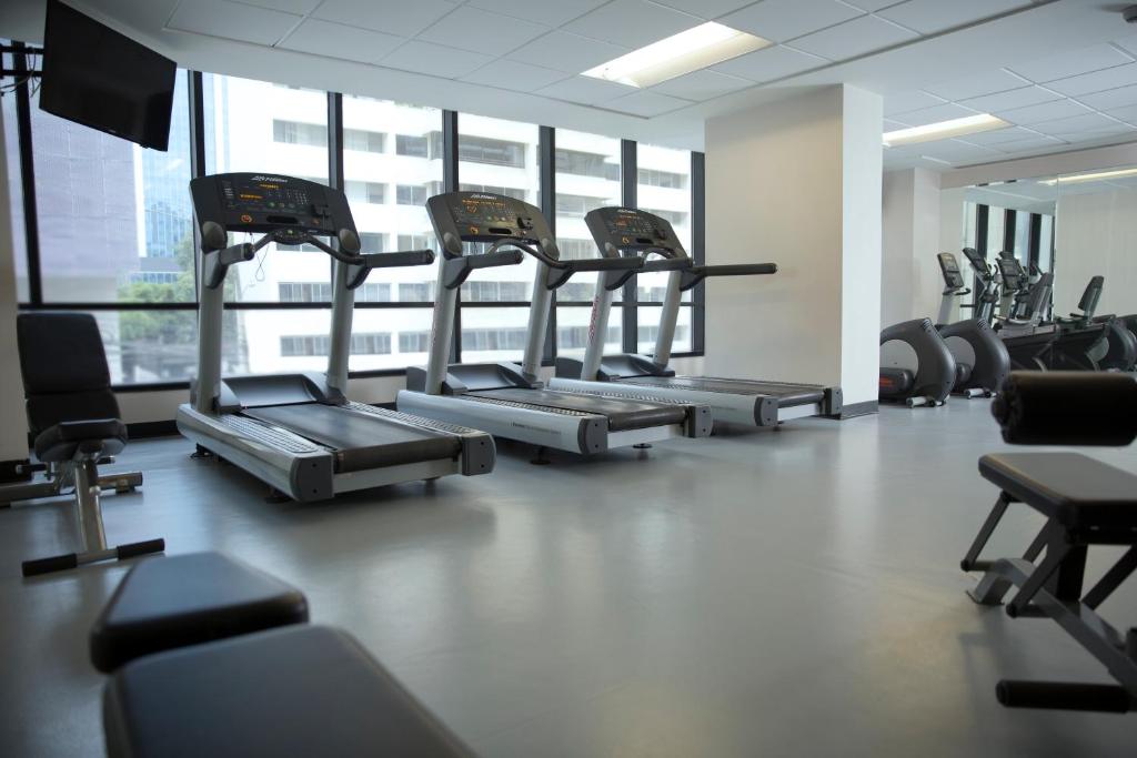 Fitness centrum a/nebo fitness zařízení v ubytování Holiday Inn Panama Distrito Financiero by IHG