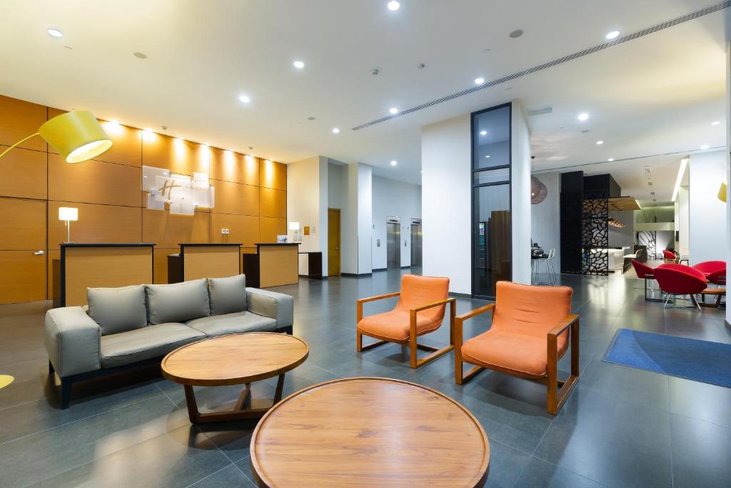 Posezení v ubytování Holiday Inn Panama Distrito Financiero by IHG