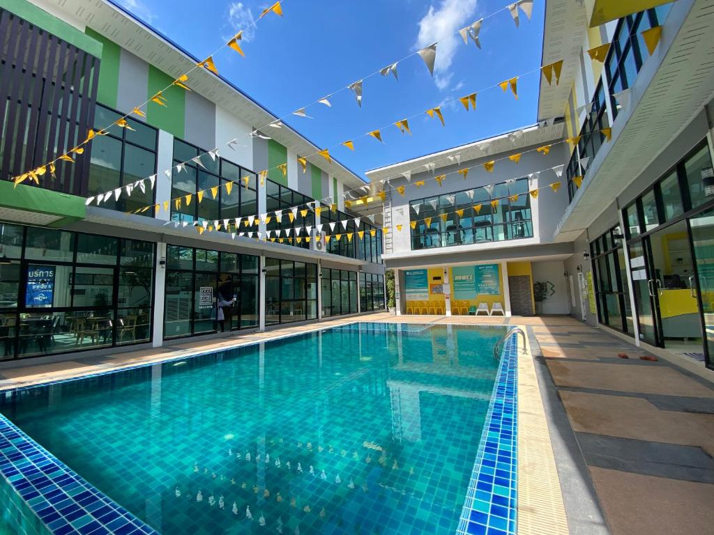 a large swimming pool inside of a building at Bed in Beyt Boutique Hotel in Nonthaburi