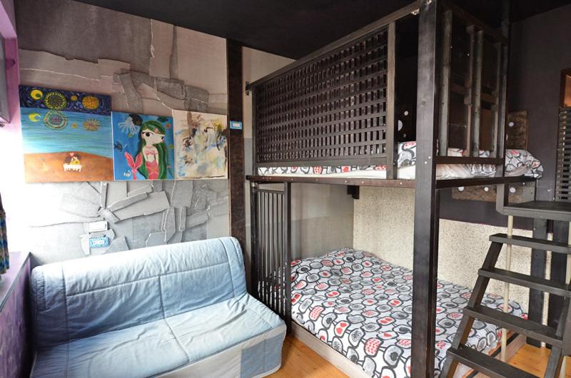 Palanda nebo palandy na pokoji v ubytování Sha Feng Lu Dian