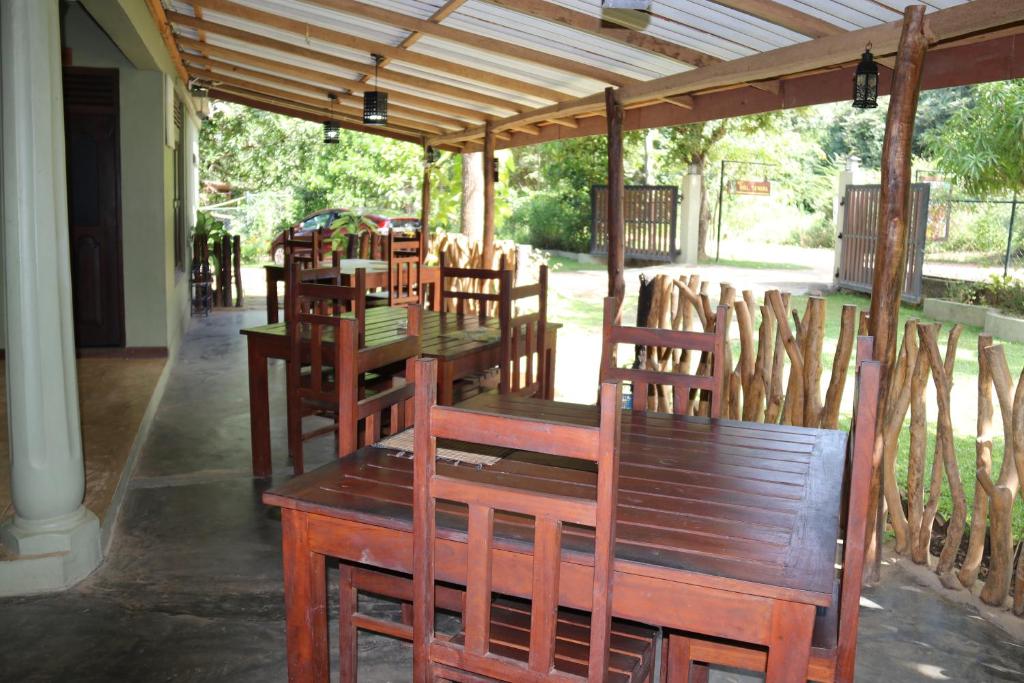 Restaurace v ubytování Thal Sewana Home Stay