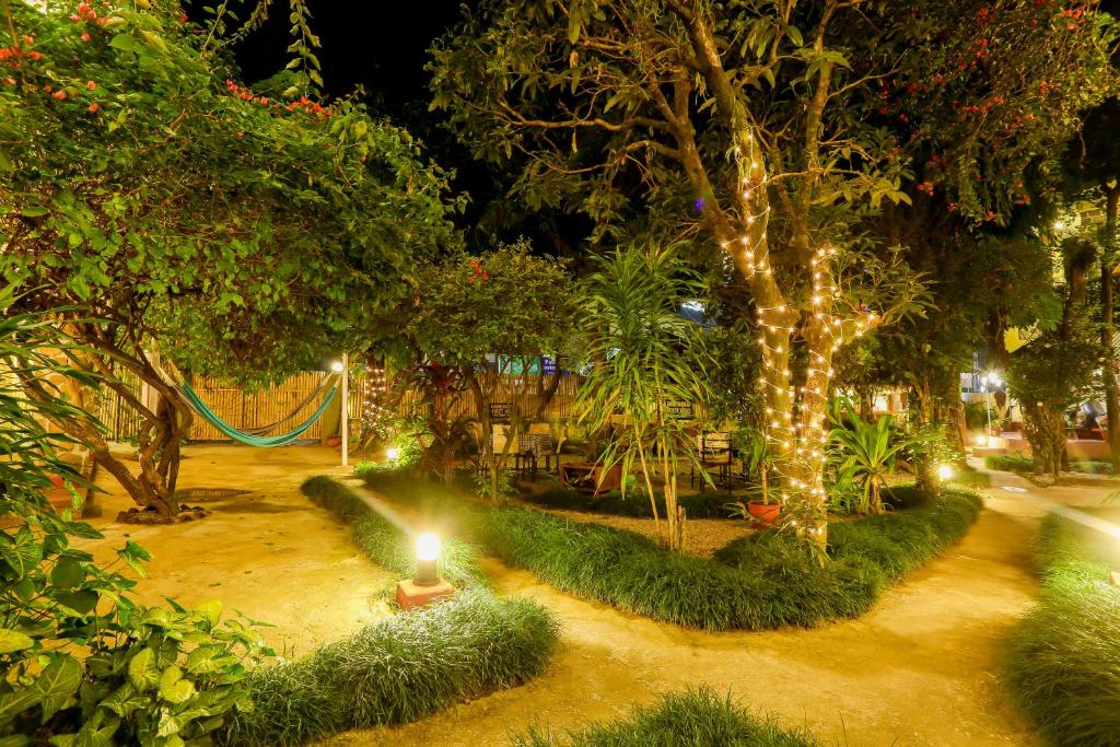 Vrt ispred objekta Gaurishankar Backpackers hostel