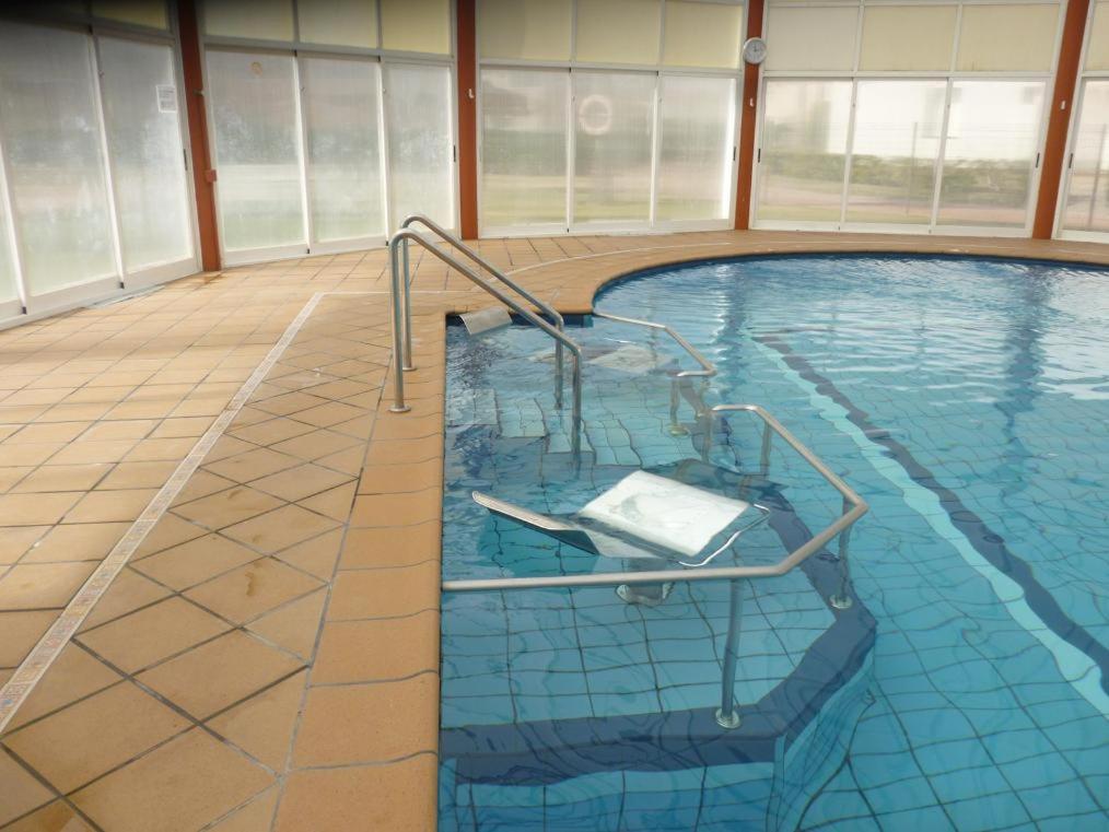 Bazén v ubytování Bahía de Vera Apartamento Luisa nebo v jeho okolí